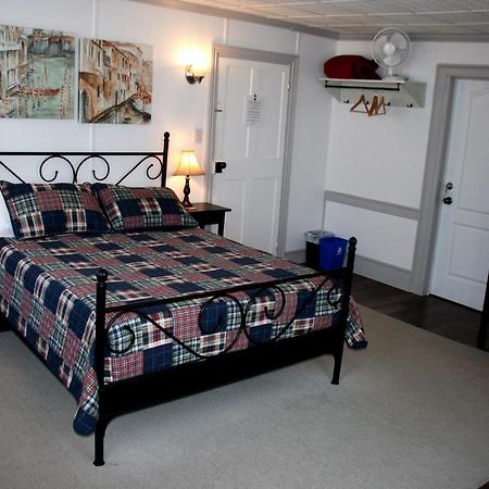 Hadovka Lakeside Inn Wellington Exterior photo