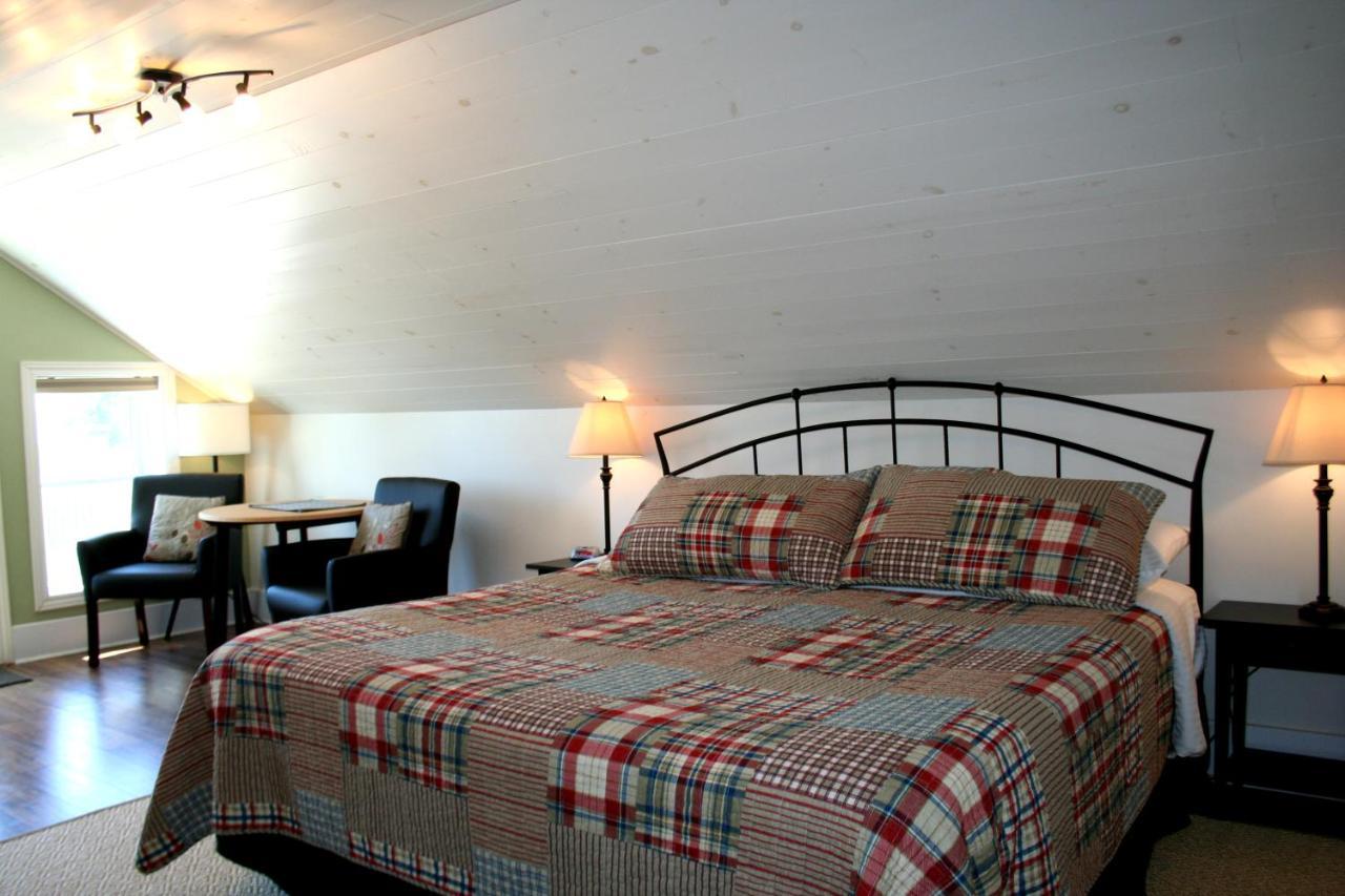 Hadovka Lakeside Inn Wellington Exterior photo