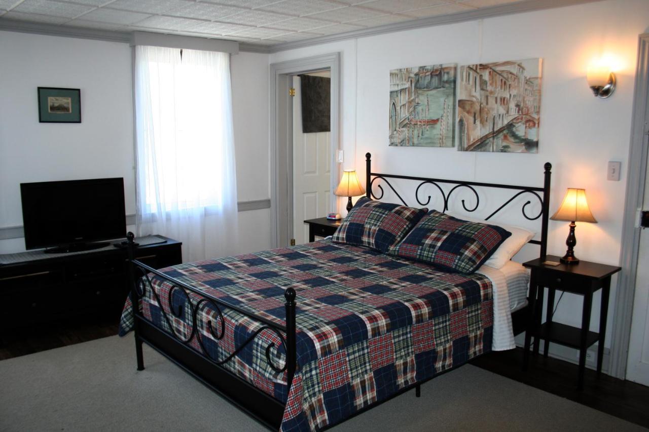 Hadovka Lakeside Inn Wellington Exterior photo